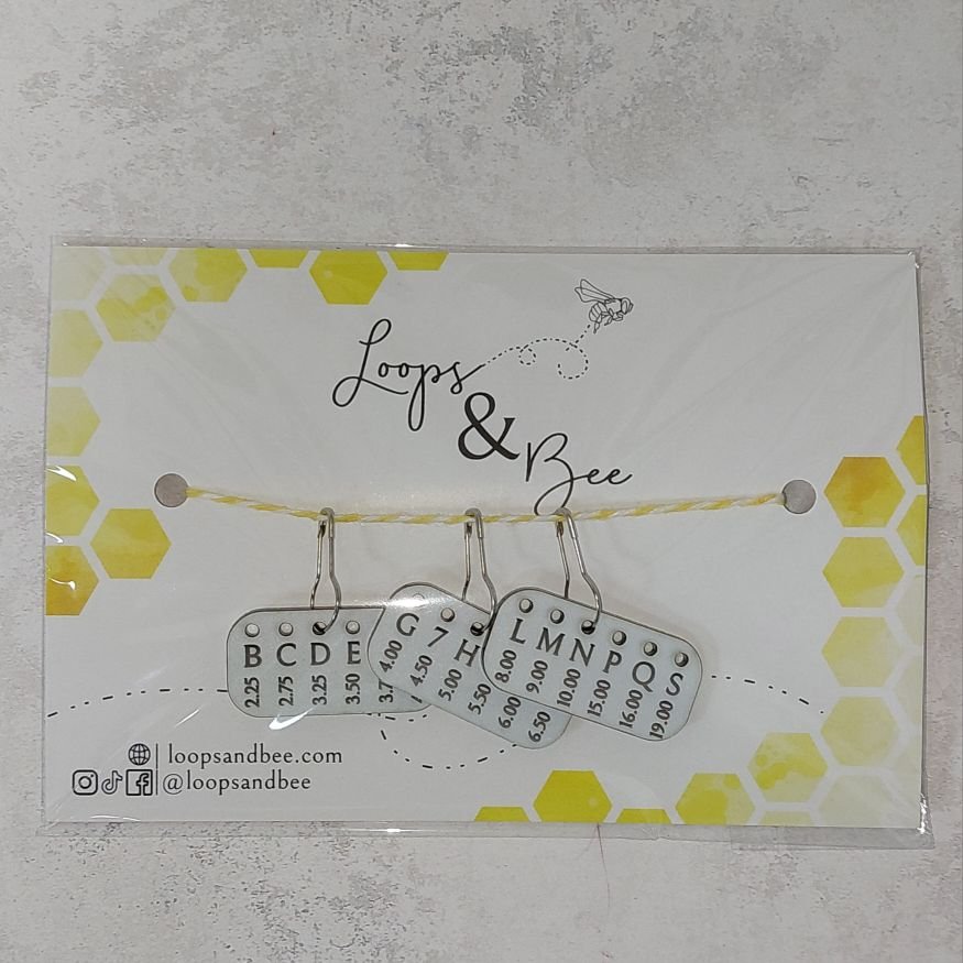 Hook minder set from Loops and Bee - White