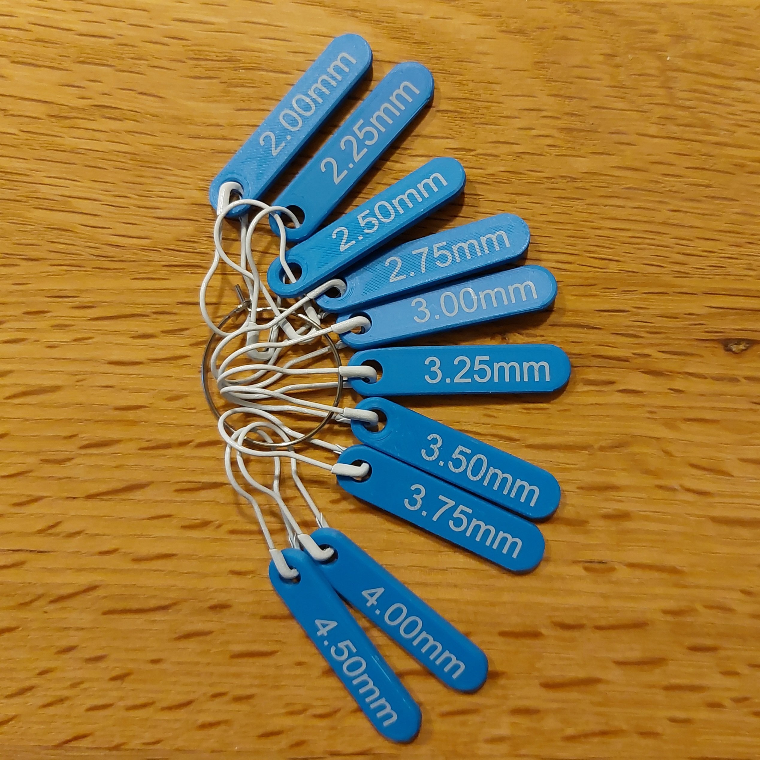 crochet hook / knitting needle size markers 2.00mm-4.50mm - Blue Matte
