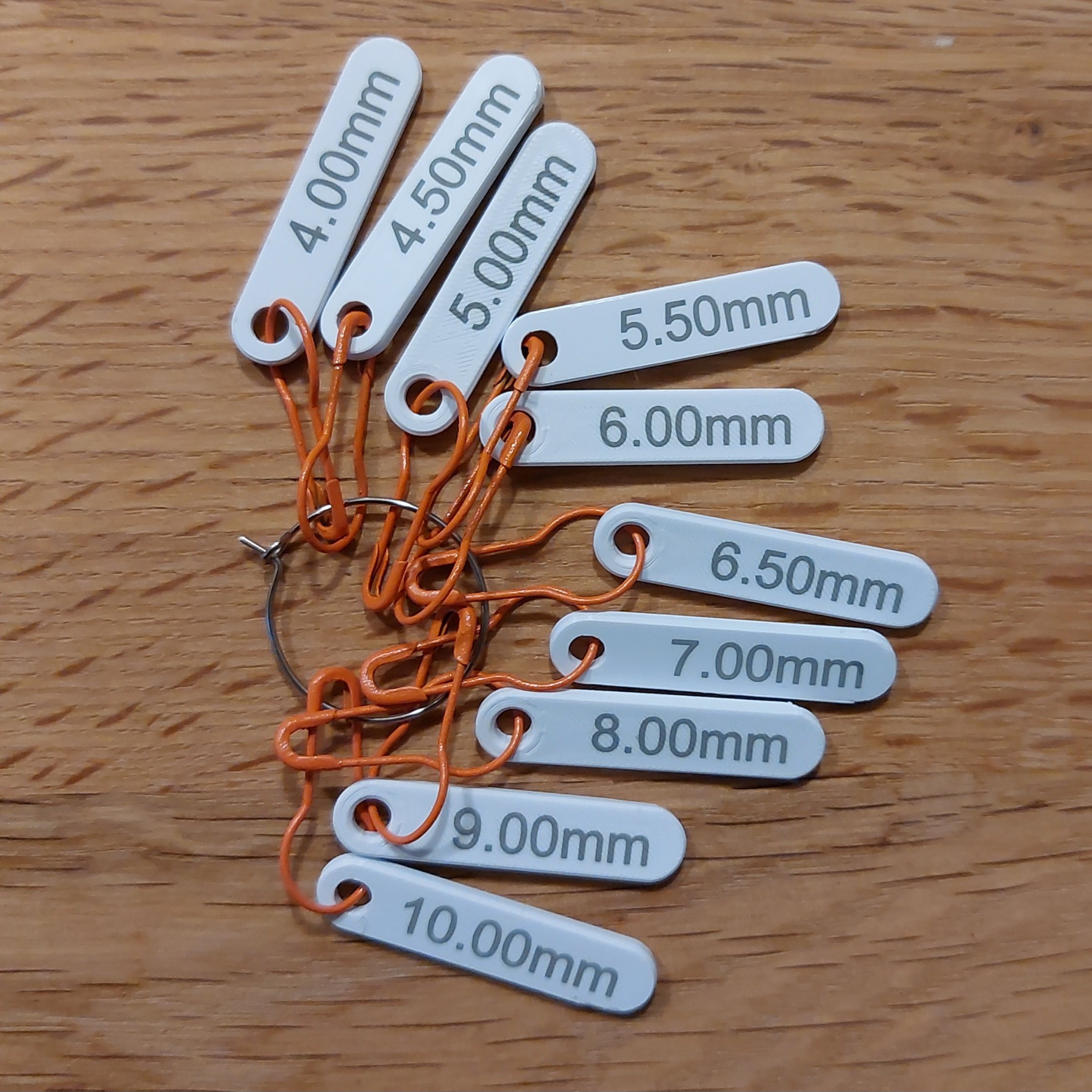 crochet hook / knitting needle size markers 4.00mm-10.00mm - White